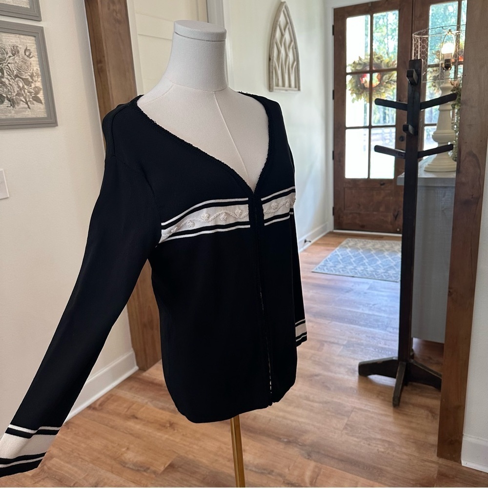 Women's Medium Tight-Knit Black White Career Casual Embroidered Pearl Cardigan - Picture 6 of 8